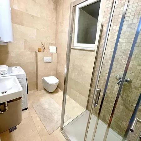 Sunshine, Sea View & Beach! 아파트 이반 돌라츠