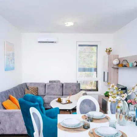 아파트 Sunshine, Sea View & Beach! 이반 돌라츠