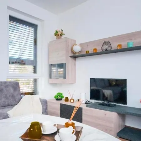 Sunshine, Sea View & Beach! *