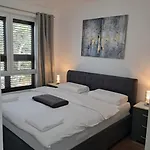 Sunshine, Sea View & Beach! Апартаменты *