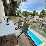 Sunshine, Sea View & Beach! Апартаменты Иван-Долац