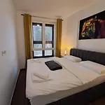 Sunshine, Sea View & Beach! * Иван-Долац