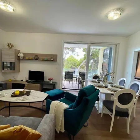 Sunshine, Sea View & Beach! Appartamento